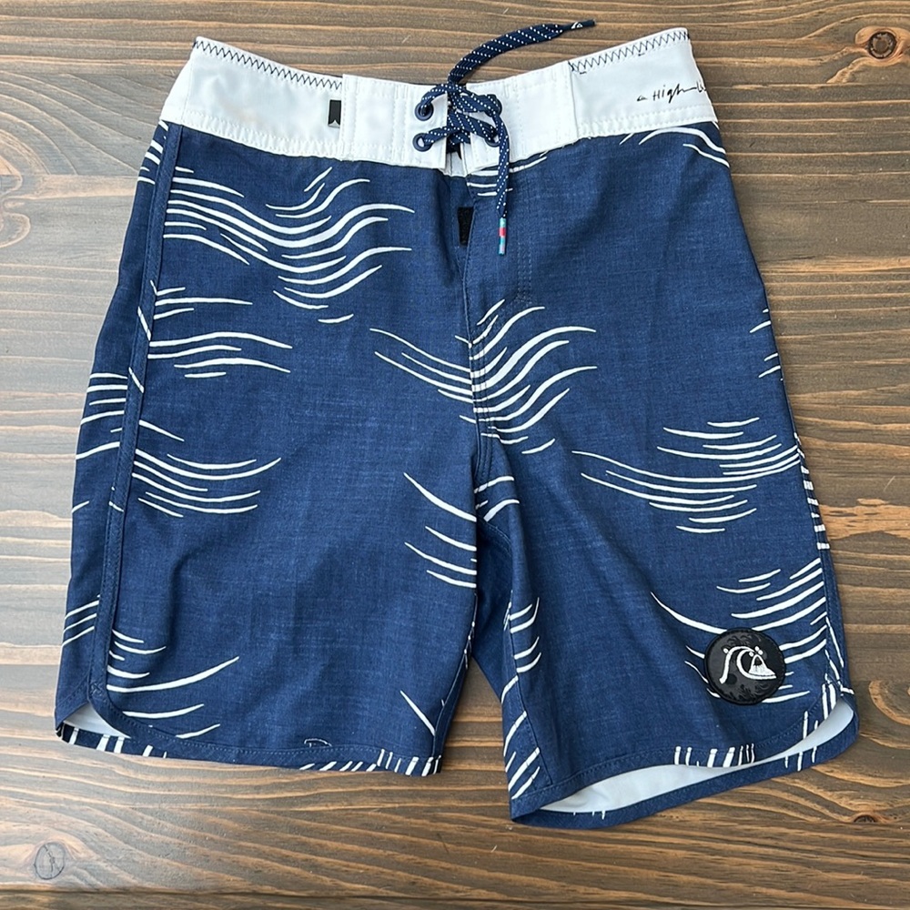 Boys quicksilver board shorts 23